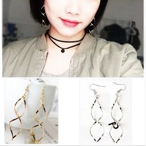 NWOT Beautiful Silver Toned 3D Spiral Earrings with Hook hanger